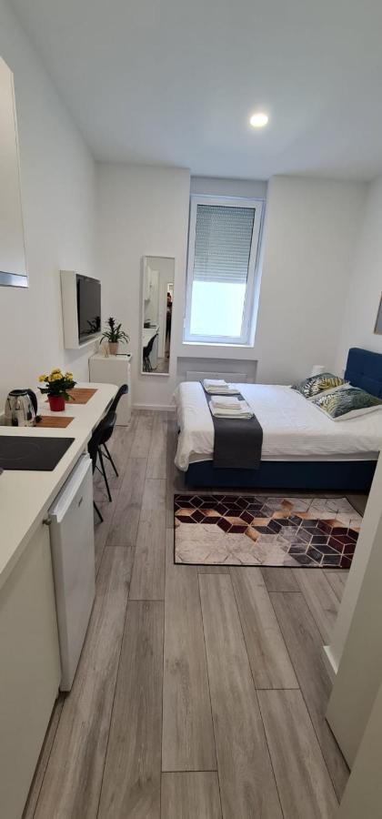Mika Apartment And Studios 자그레브 외부 사진